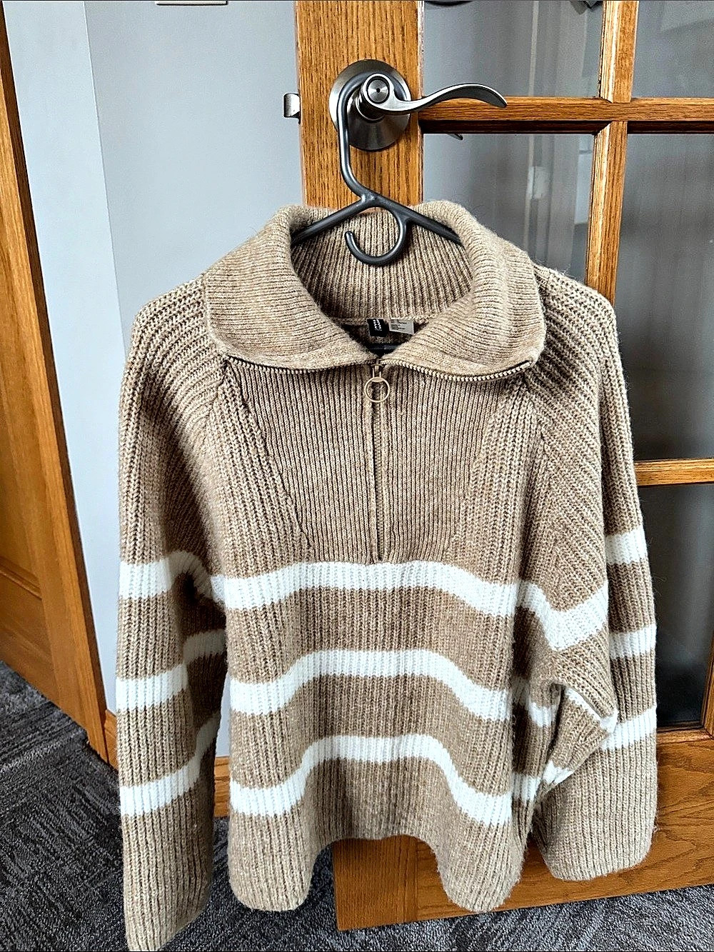 H&Medium Color Block Collared Sweater in Brown & White Size Medium